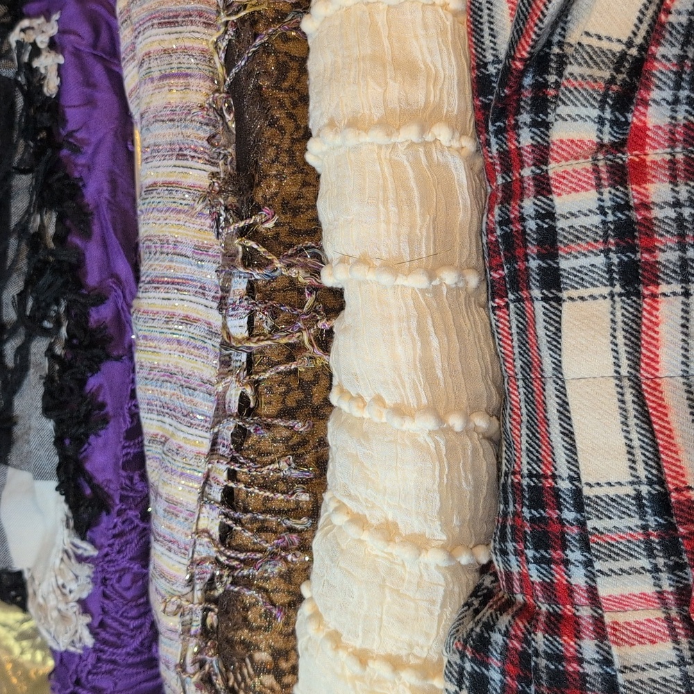 Lot Of Ten Scarves Assorted Color Sizes - Picture 4 of 5